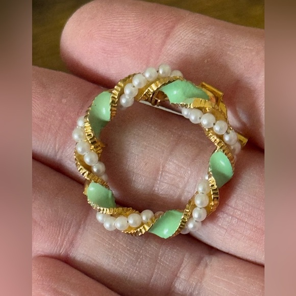 Vintage Gold Tone Wreath Brooch with Faux Pearls and Green Enamel Leaves - Picture 1 of 7